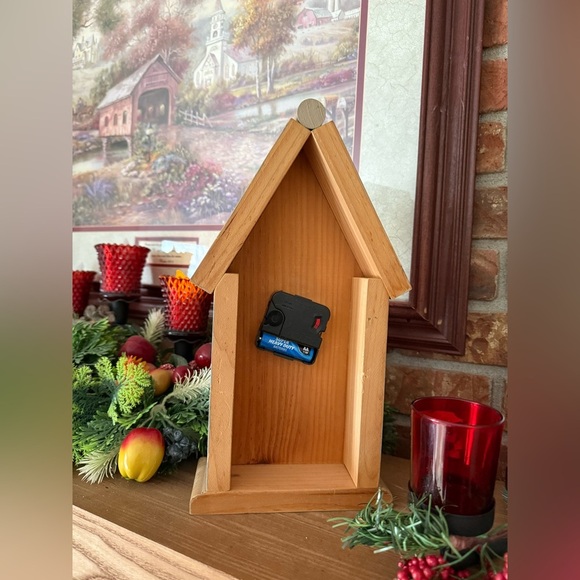 Rare Vintage 1984 Hand painted Birdhouse Wooden Clock‼️FINAL SALE - Picture 4 of 6